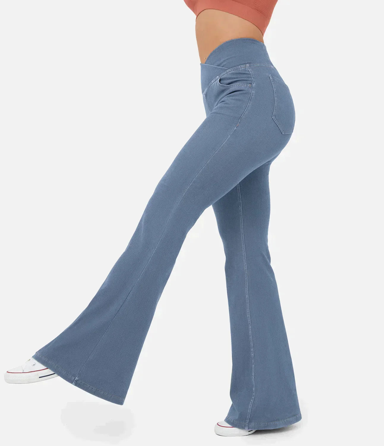 SCHLAGJEANS MIT HOHER TAILLE UND STRETCHANTEIL