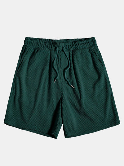 Kurzärmeliges Poloshirt aus Samt und Shorts aus Samt.