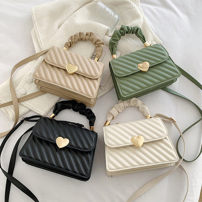 Jasmine – Modische Schultertasche mit Ketten und Liebe Metall Design