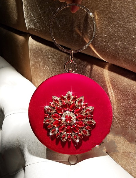 Katie – Kleine runde Abendtasche aus Samt mit Diamantring