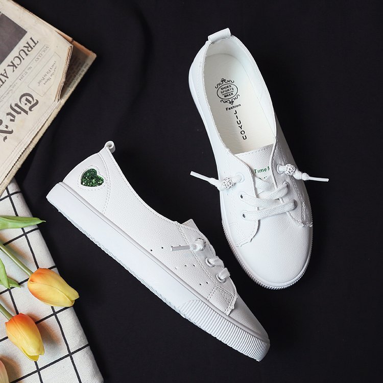 Joan – Flauschige Damen Sneakers mit Herzmotiv in Weiß