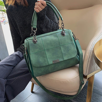 Susan – Große Schultertasche aus hochwertigem veganem Leder in Matcha-Grün