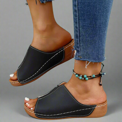Noemi | Handgefertigte Wedgesandalen aus hochwertigem Material