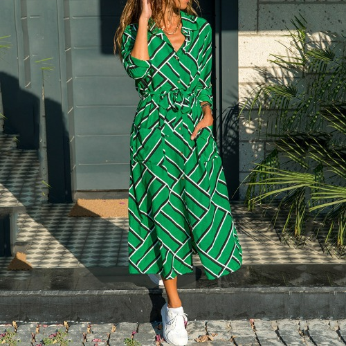 Gestreepte jurk met knoopsluiting