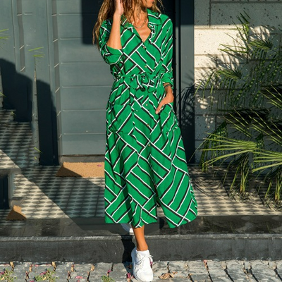 Gestreepte jurk met knoopsluiting