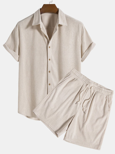 Kurzärmeliges Hemd aus Samt und Shorts mit Knopfverschluss.