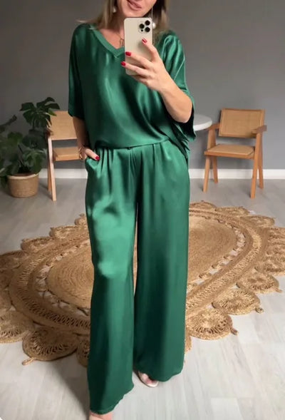 Elegantes zweiteiliges Set aus Satin