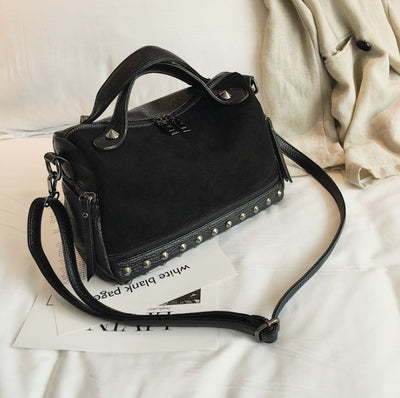 Kim – Hochwertige große lässige Schultertasche aus veganem Leder