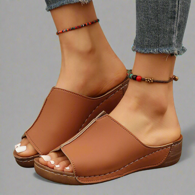 Noemi | Handgefertigte Wedgesandalen aus hochwertigem Material