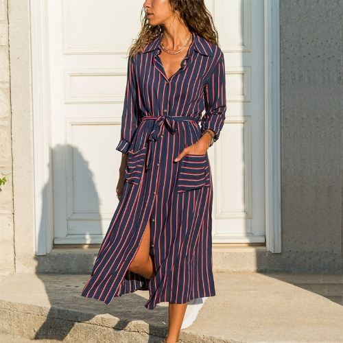 Gestreepte jurk met knoopsluiting