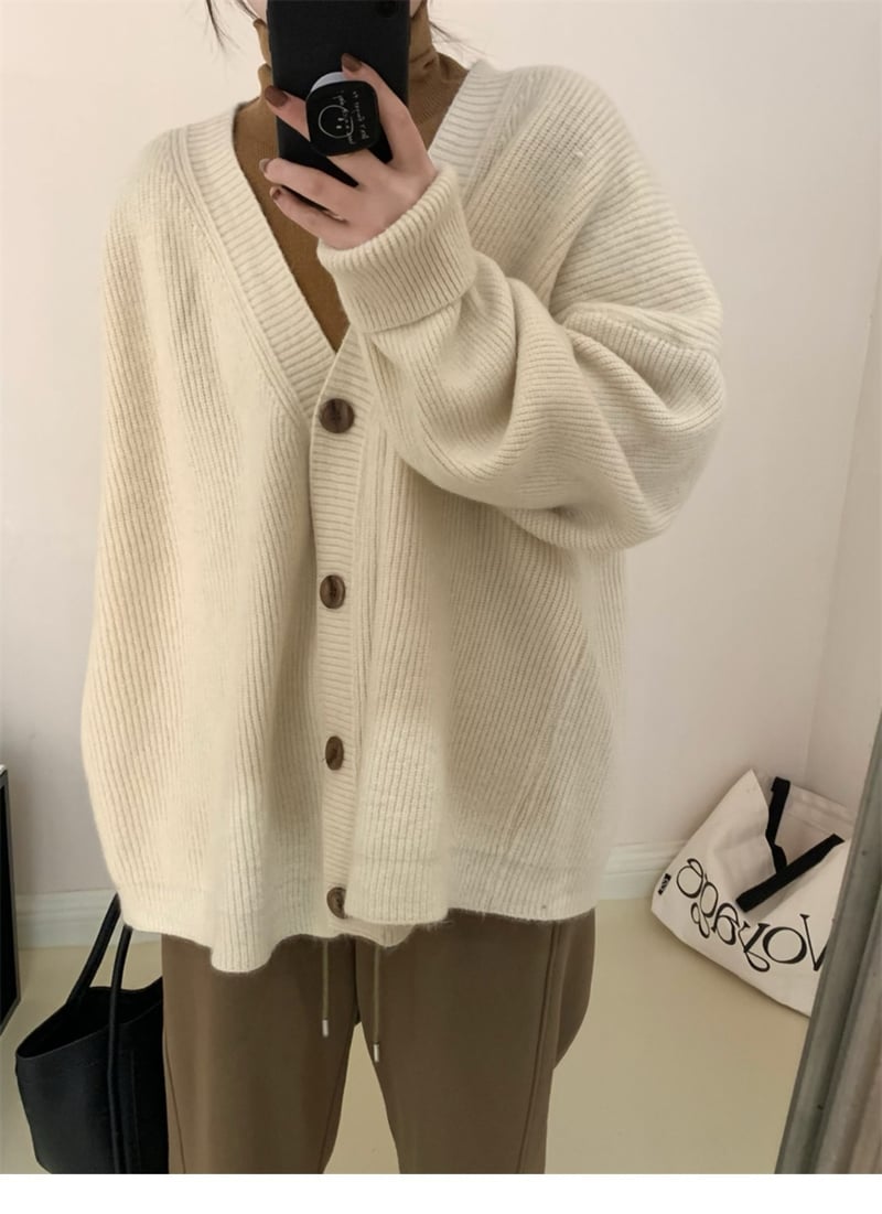 Lässige Strickjacke mit V-Ausschnitt
