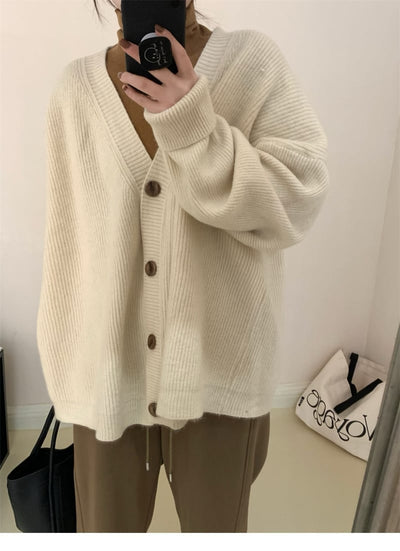 Lässige Strickjacke mit V-Ausschnitt