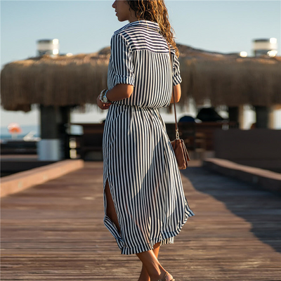 Gestreepte jurk met knoopsluiting
