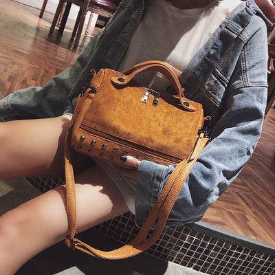 Kim – Hochwertige große lässige Schultertasche aus veganem Leder