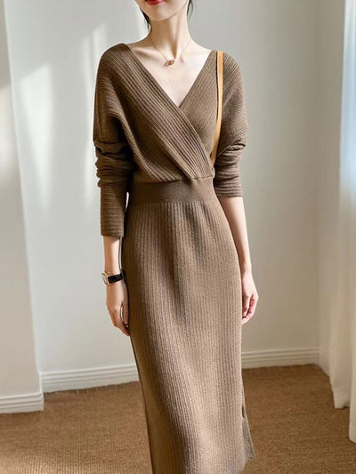 Pulloverkleid mit gestricktem V-Ausschnitt