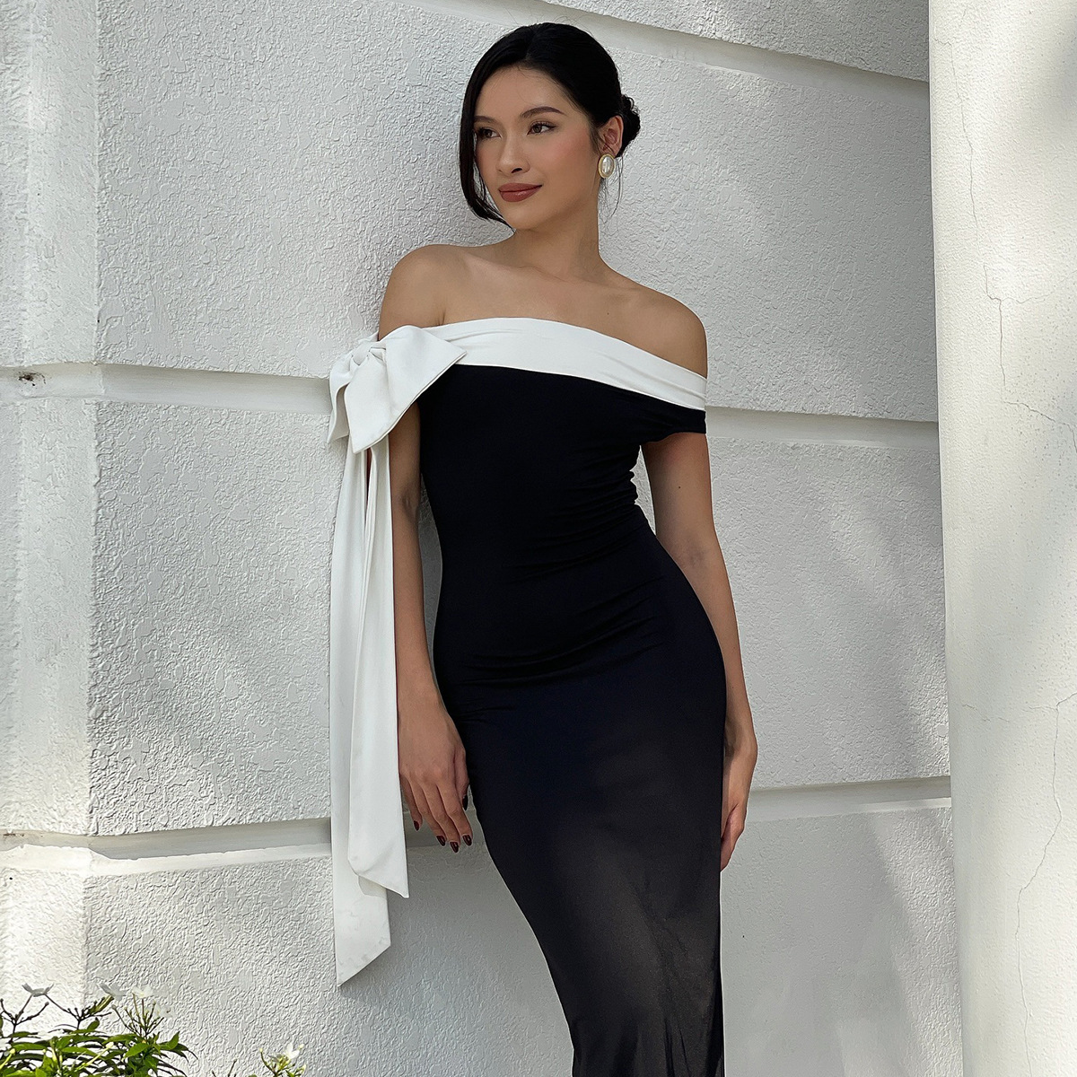Melany - schulterfreies Damenkleid mit Schleife