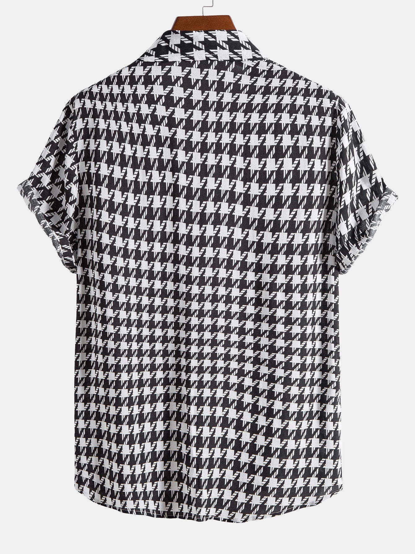 Schwarzes und weißes Hemd mit geometrischem Druck