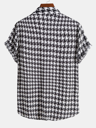 Schwarzes und weißes Hemd mit geometrischem Druck