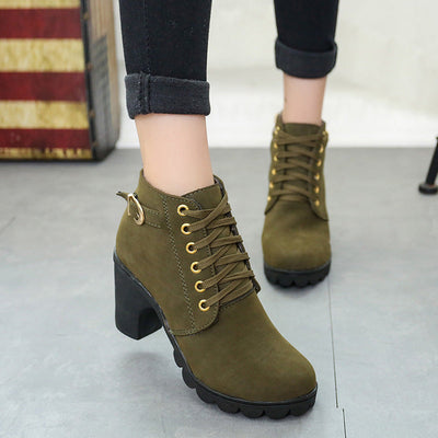 Mandy – Chunky Blockabsatz Stiefeletten mit Schnalle