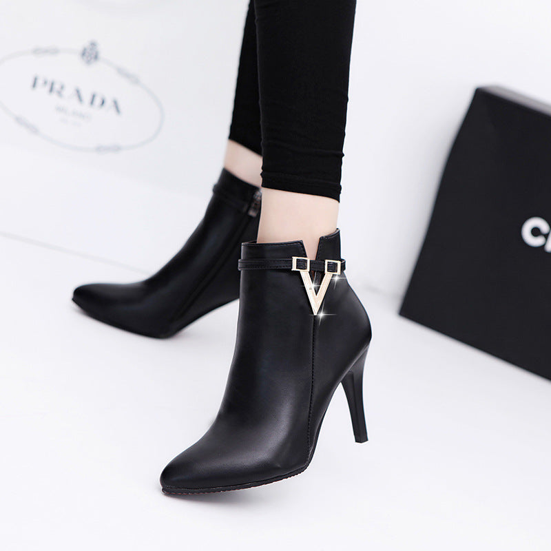 Betty – Damenstiefel mit hohem Absatz und V-Form