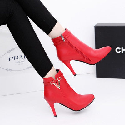 Betty – Damenstiefel mit hohem Absatz und V-Form