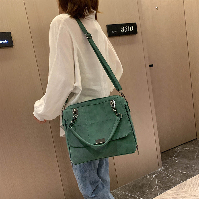 Susan – Große Schultertasche aus hochwertigem veganem Leder in Matcha-Grün