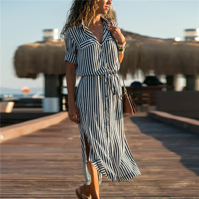 Gestreepte jurk met knoopsluiting