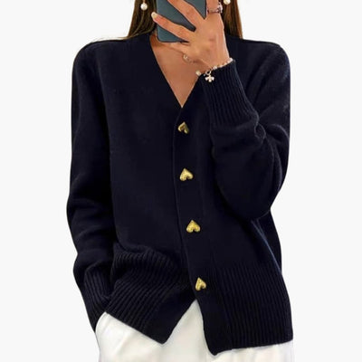 Stella | Elegante Strickjacke mit Herzknöpfen