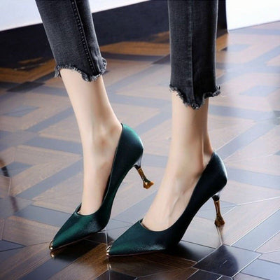 Sara – Spitz Satin Stilettos für Damen