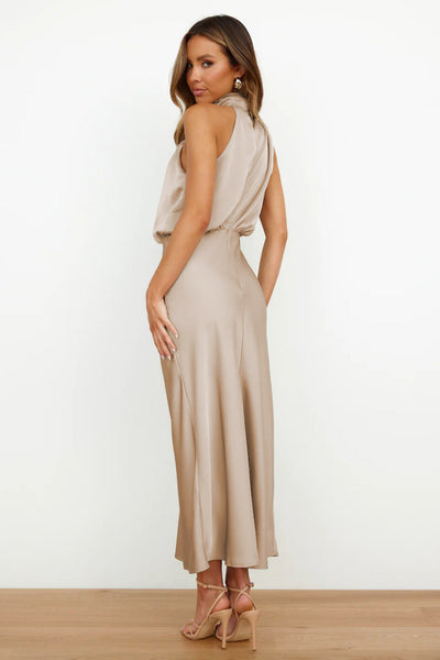 Valeria™ | Lange Satinrobe mit Halterneck