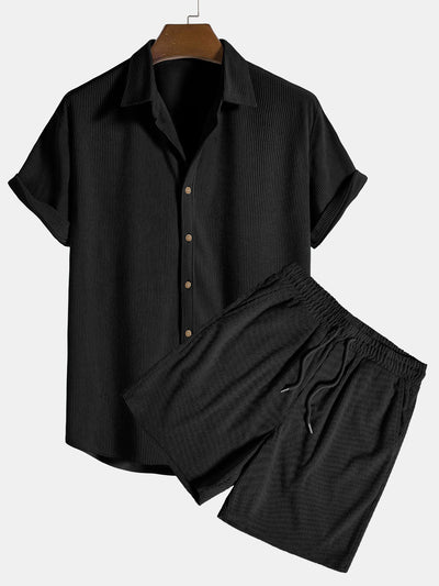Kurzärmeliges Hemd aus Samt und Shorts mit Knopfverschluss.