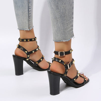 Kelly – Sandalen mit Nieten und Schnalle, Quadratischer Zeh, Hohe Absätze