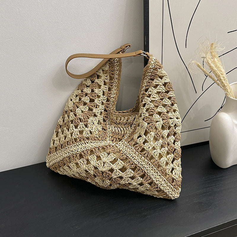 Julia – Handgefertigte Strohtasche mit durchbrochener Kontrastfarbe