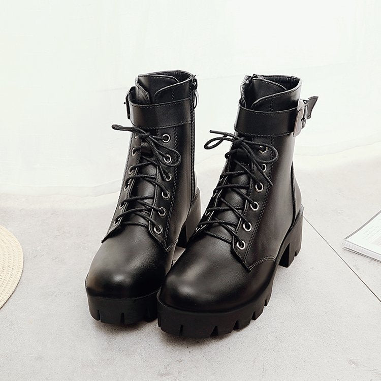 Claire – Schnürstiefel mit Schnalle und dicker Sohle