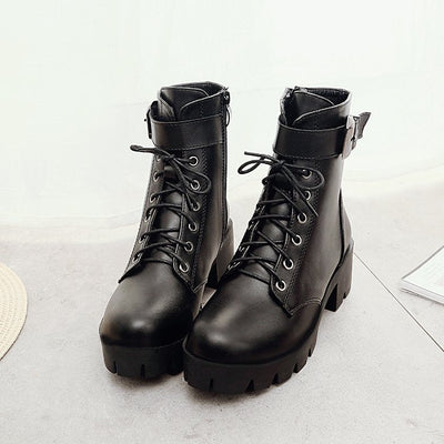 Claire – Schnürstiefel mit Schnalle und dicker Sohle