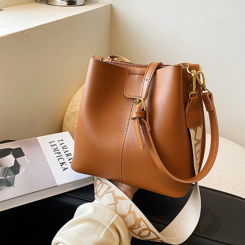 Tanya – Schlichte Bucket Bags mit breiten Schulterriemen