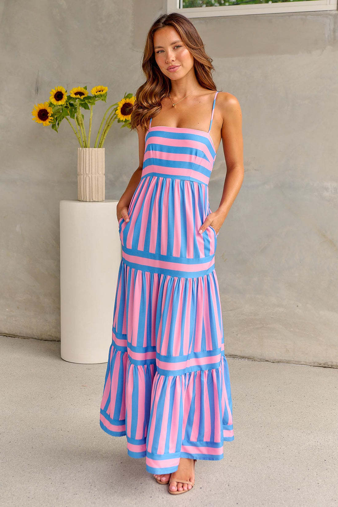 Stephanie – Gestreiftes Langkleid mit Trägern und Taschen für den Strandurlaub