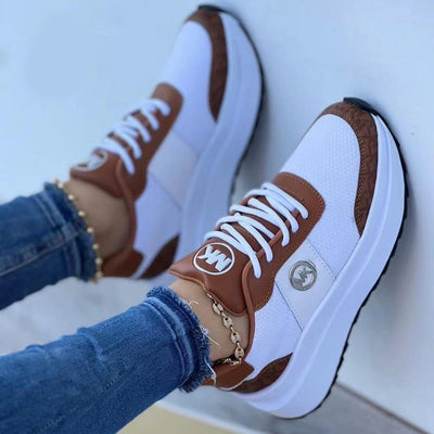 Carly – Dicksohlige Damen-Freizeitschuhe mit Farbblock und runder Spitze