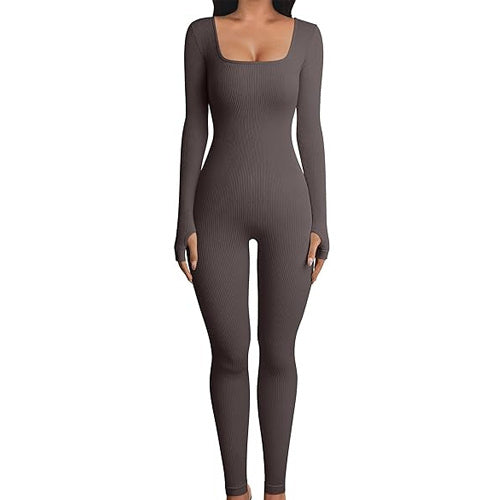 Christine – Stylischer Sport-Jumpsuit mit langem Arm und quadratischem Kragen