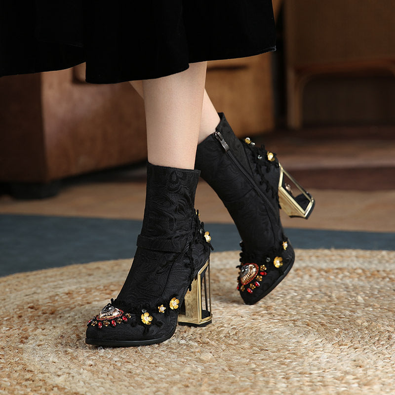 Emily – Gestickte Damenstiefel mit Perlenbesatz und Reißverschluss