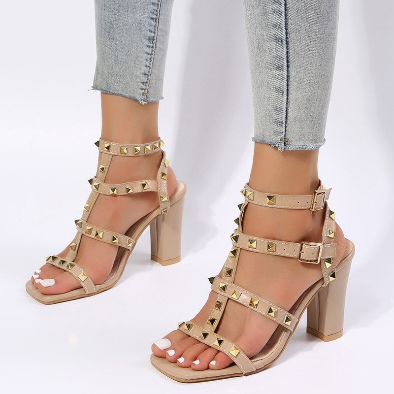 Kelly – Sandalen mit Nieten und Schnalle, Quadratischer Zeh, Hohe Absätze