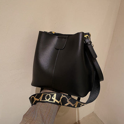 Tanya – Schlichte Bucket Bags mit breiten Schulterriemen