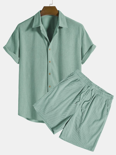 Kurzärmeliges Hemd aus Samt und Shorts mit Knopfverschluss.