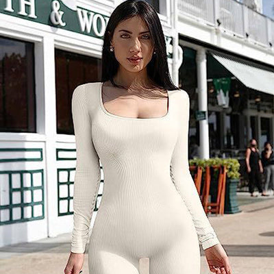 Christine – Stylischer Sport-Jumpsuit mit langem Arm und quadratischem Kragen