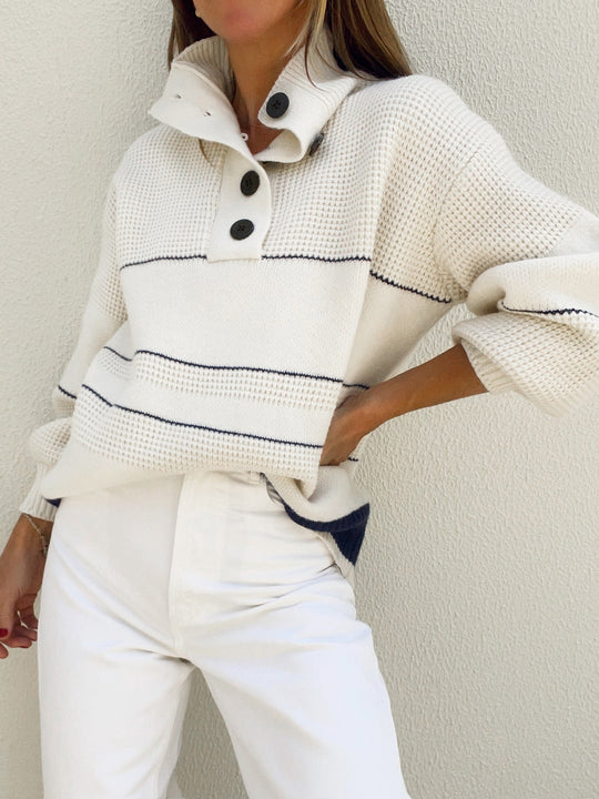 Pullover mit offenem Kragen und Knopf