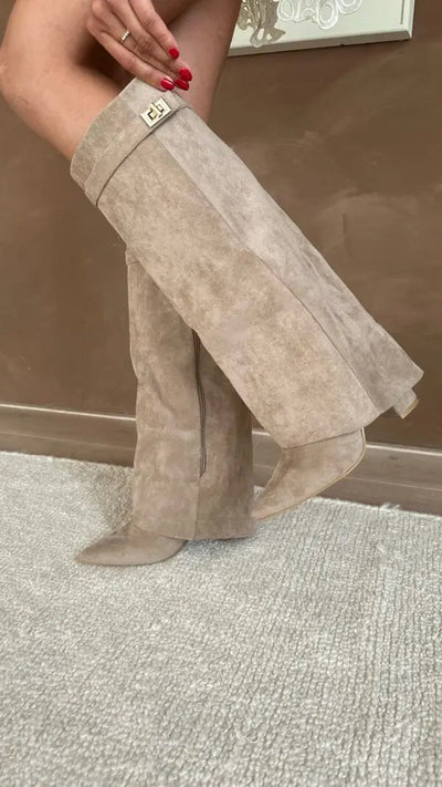 Damenstiefel mit weitem Beinabschluss – Eleganter Retro-Look in Beige