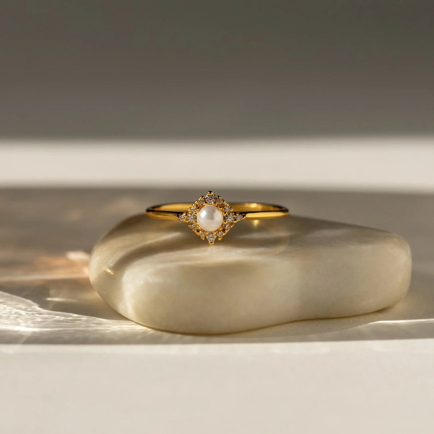 Goldener Süßwasserperlenring