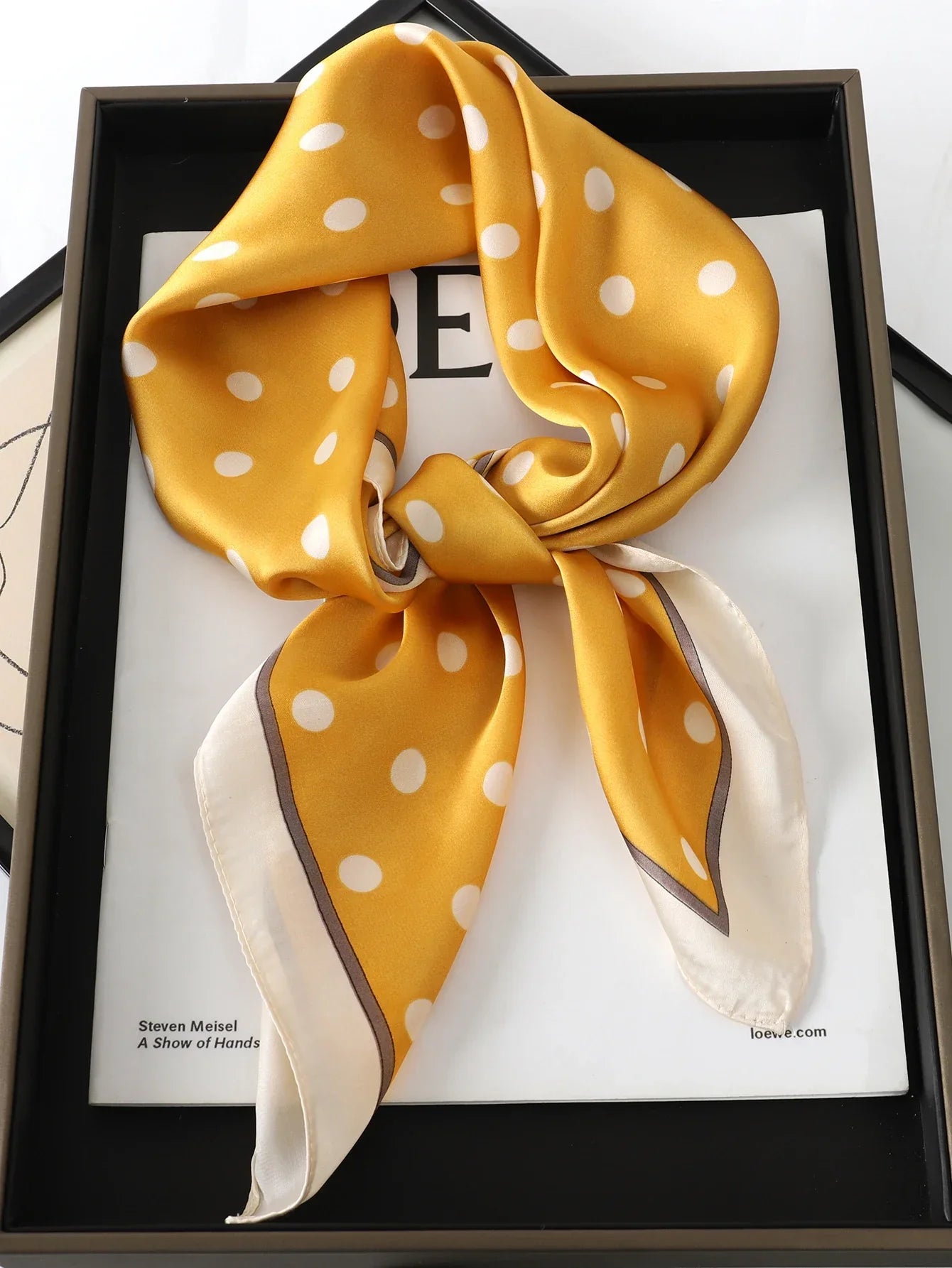 Elara's Luxus Seidenschal – Mode-Bandana für Frauen