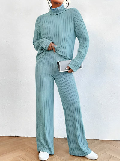 Damenstrickset mit hohem Kragen