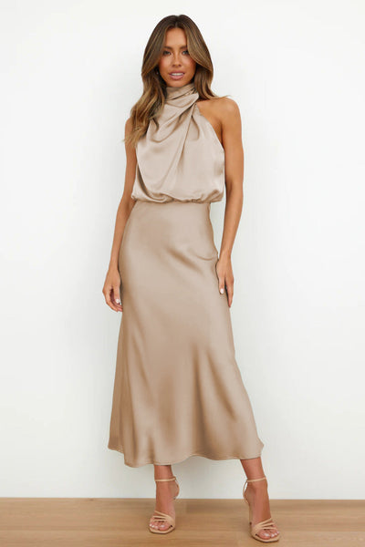 Valeria™ | Lange Satinrobe mit Halterneck